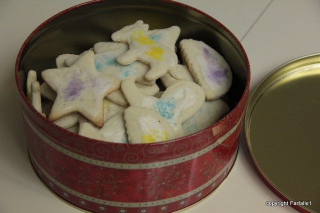 christmas cookies in tin