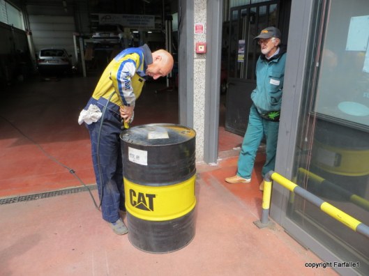 Allesandro cuts top off drum-001