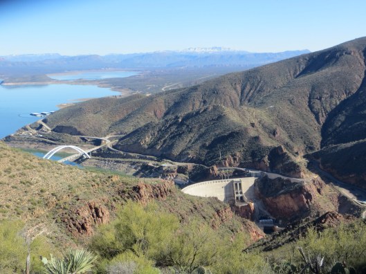 Vinyard trail with Elly Roosevelt dam, bridge, lake